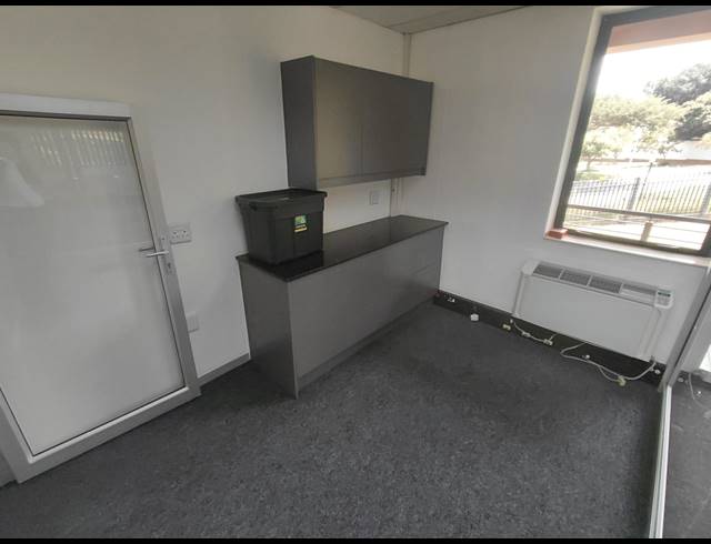 150M² OFFICE TO LET IN BRYANSTON